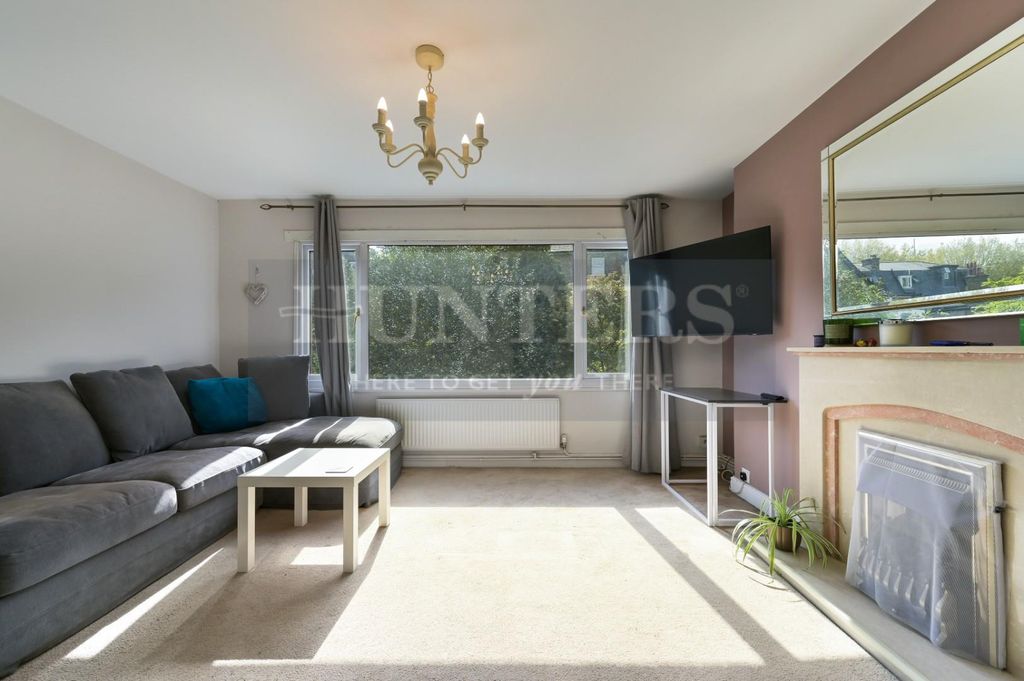 Property photo 2 of 12 Manor Vale, 77-13.Jpg