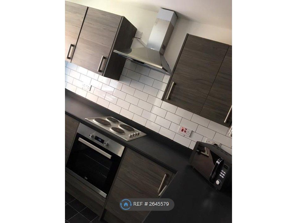 Property photo 2 of 12 Fully Fitted Kitchen