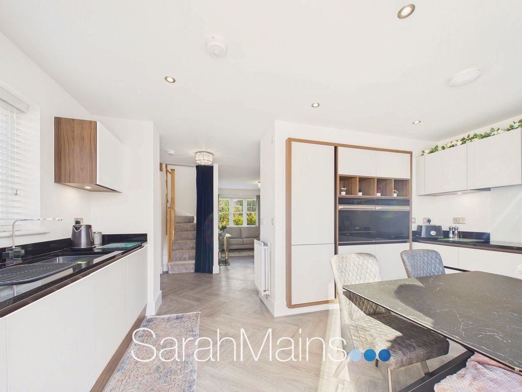 Property photo 3 of 16 Dining Kitchen