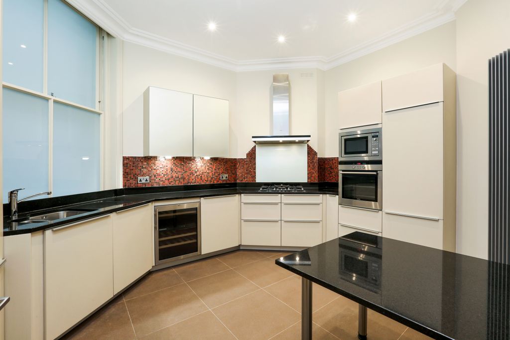 Property photo 3 of 10 14