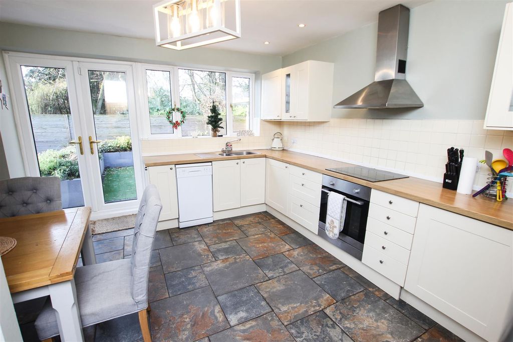 Property photo 3 of 22 Dining Kitchen