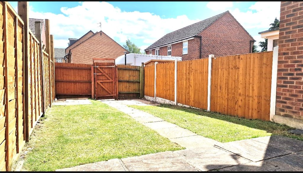 Property photo 2 of 10 Garden