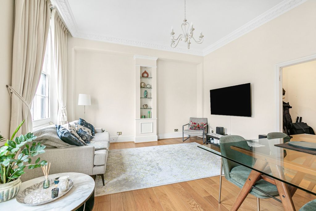 Property photo 2 of 10 4889811