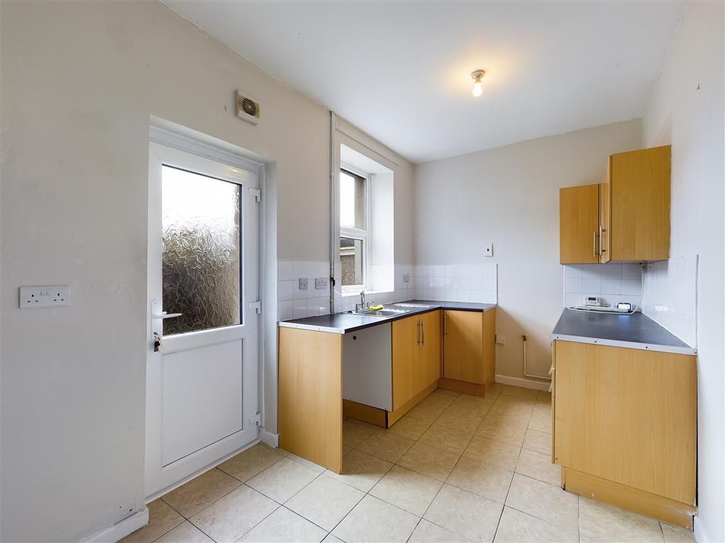 Property photo 3 of 9 Kitchen