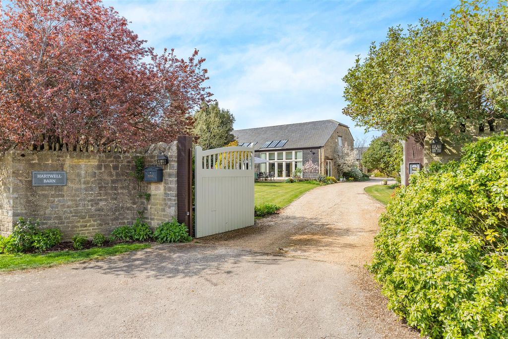 Property photo 3 of 3 8643048-Exterior01.Jpg