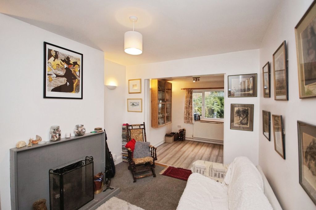 Property photo 2 of 20 Lounge