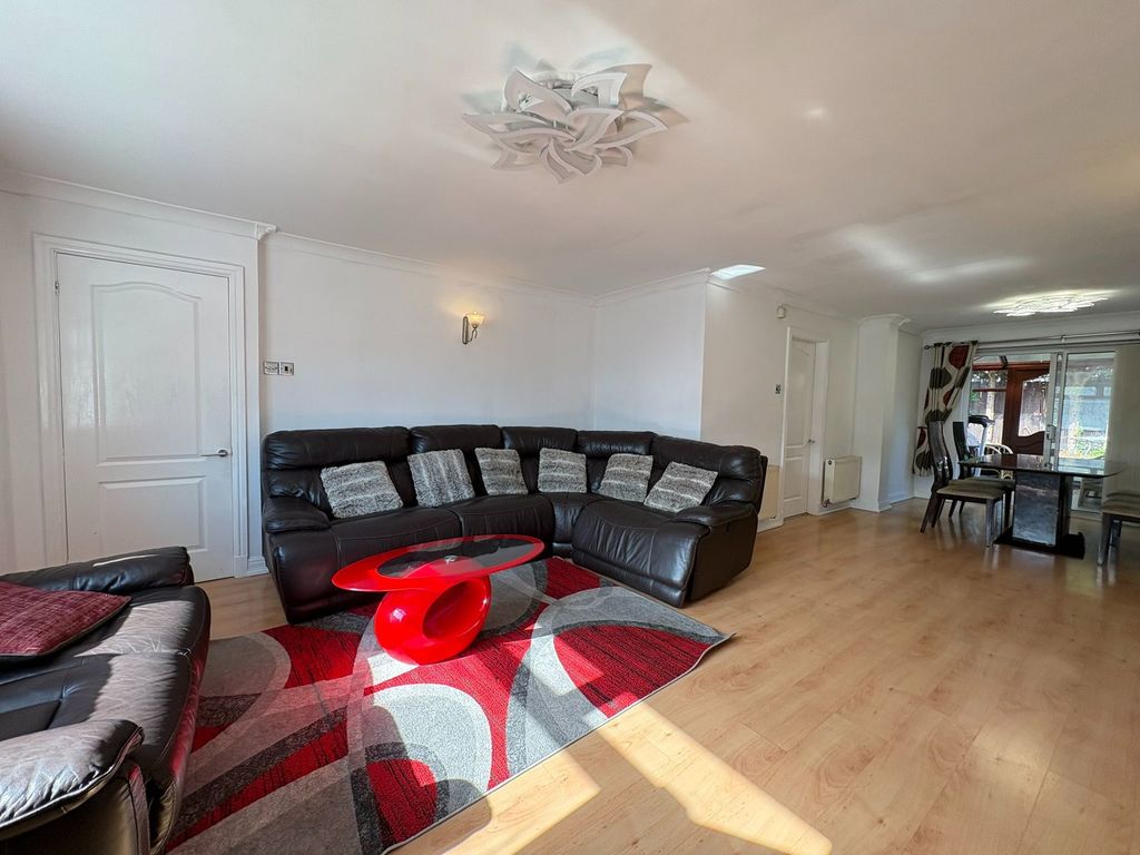 Property photo 2 of 32
