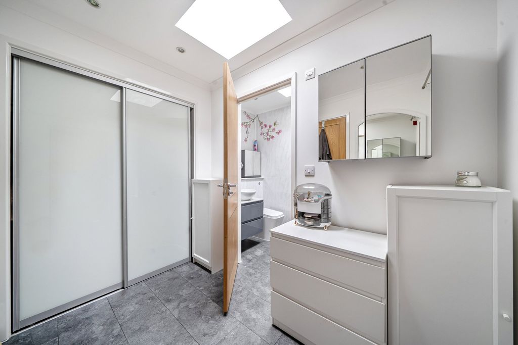 Additional image 10 of 3 bed flat for saleOld Teignmouth Road, Dawlish, Devon EX7