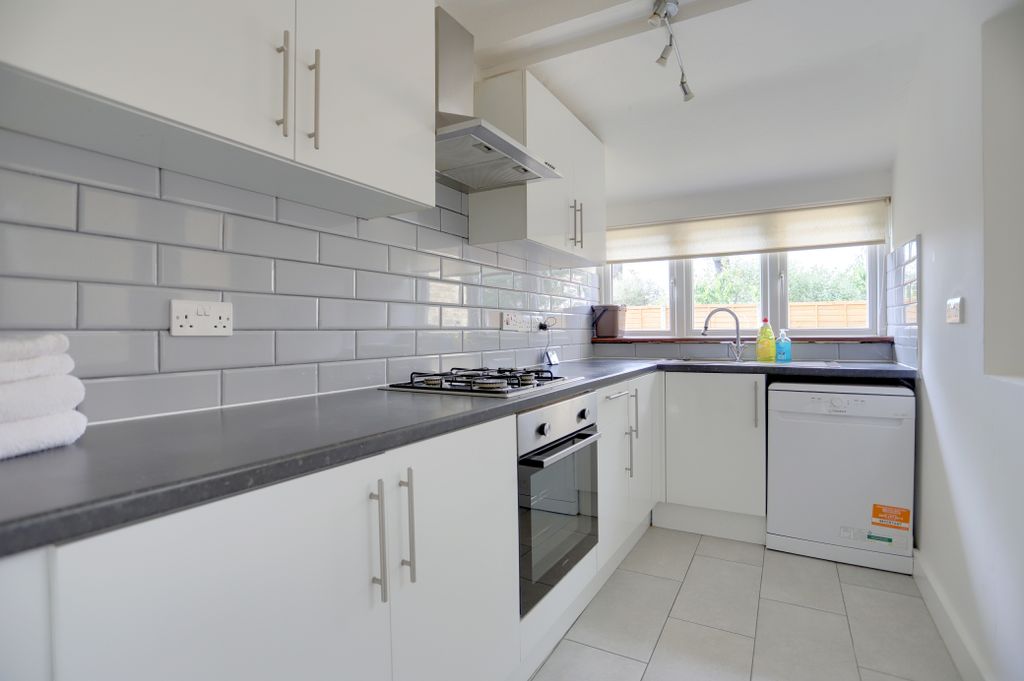 Property photo 3 of 11 6