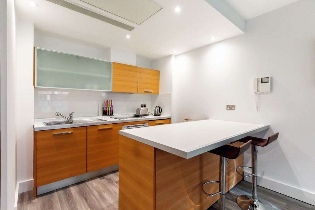 Property photo 3 of 10 Kitchen