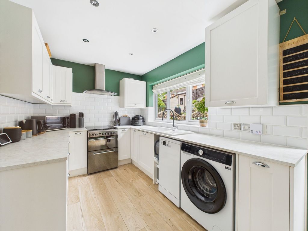 Property photo 3 of 14 Kitchen