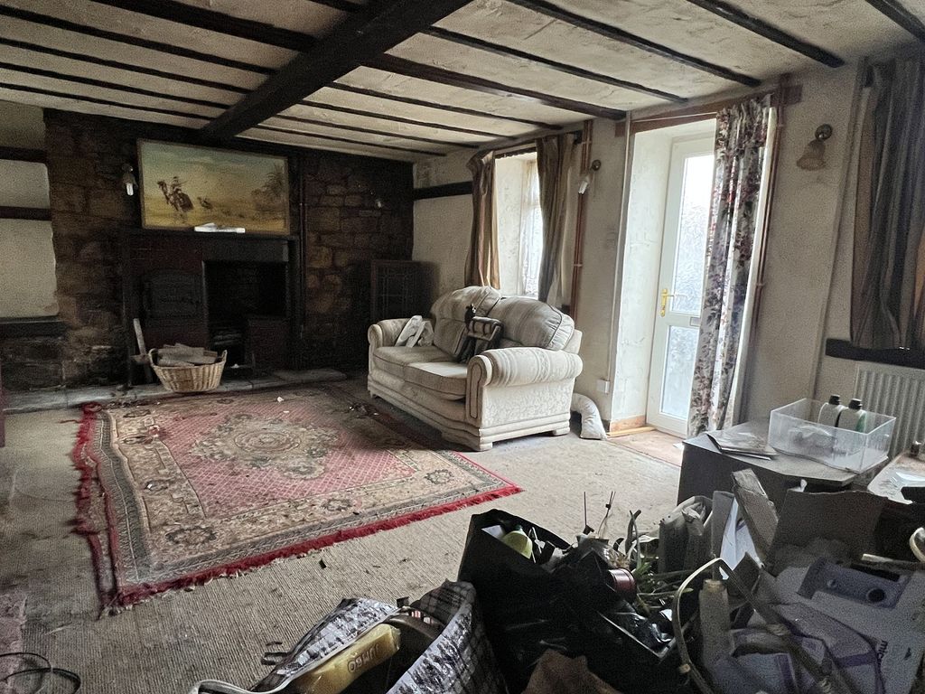 Property photo 3 of 10 Living Room