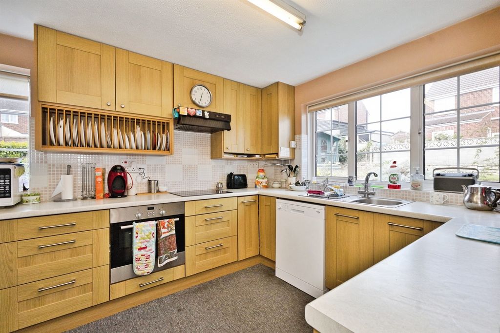 Property photo 2 of 19