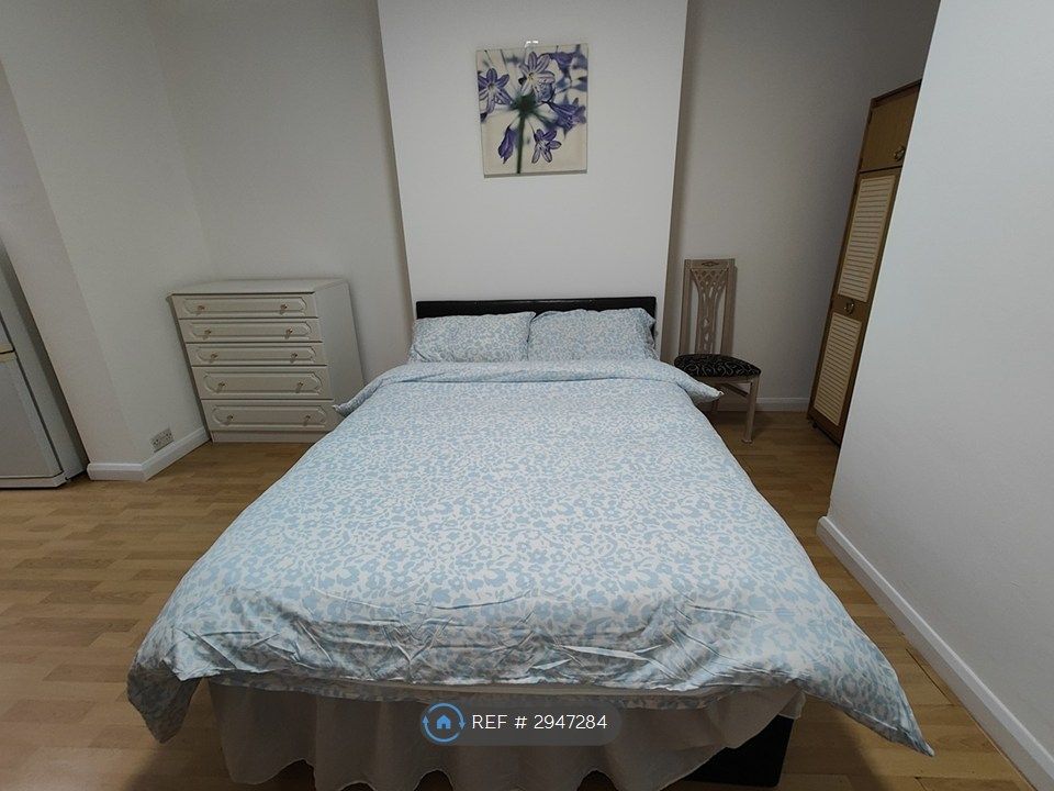 Property photo 1 of 6 2) Studio