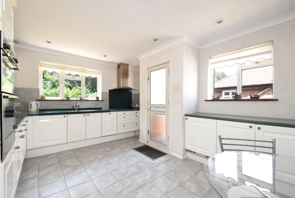 Property photo 3 of 11 5285593