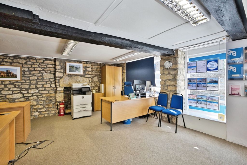 Property photo 2 of 10 Pbox-Img.Jpg