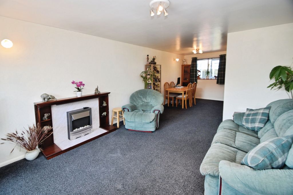 Property photo 3 of 23