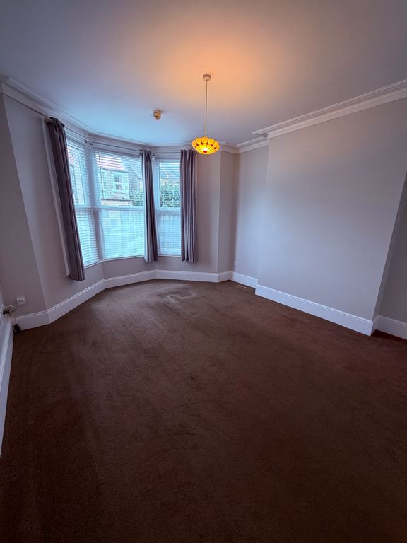 Property photo 3 of 6 Lounge