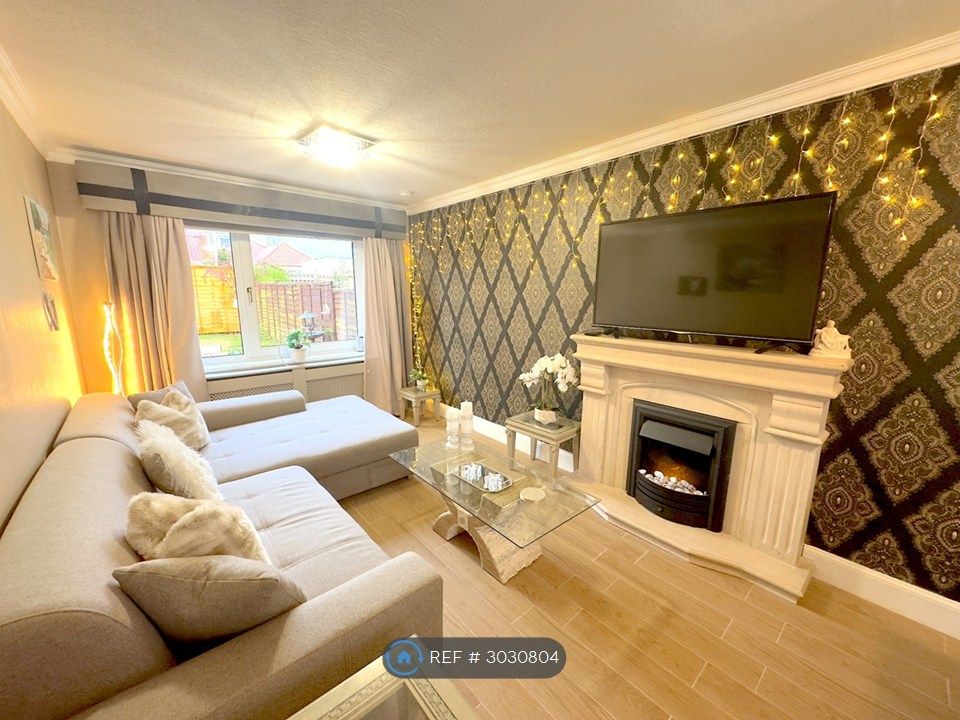 Property photo 1 of 12 Living Room