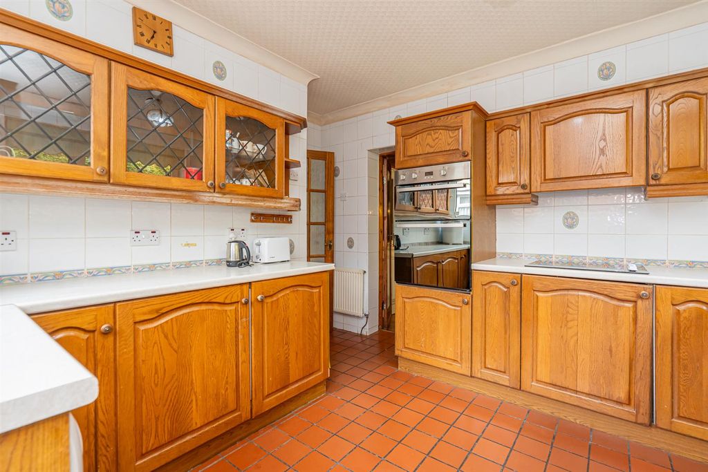 Property photo 3 of 21 Kitchen