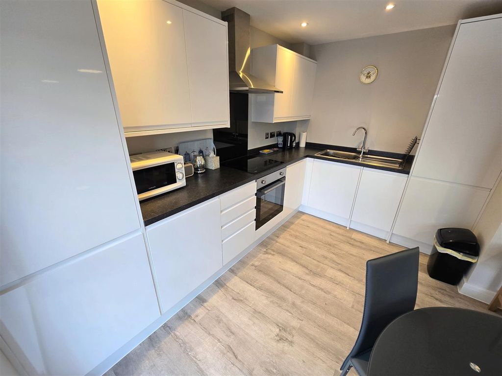 Property photo 3 of 11 Lounge/Diner/Kitchen