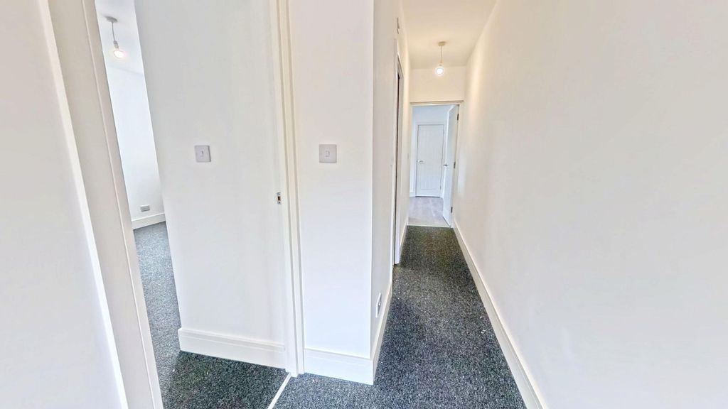 Property photo 3 of 58