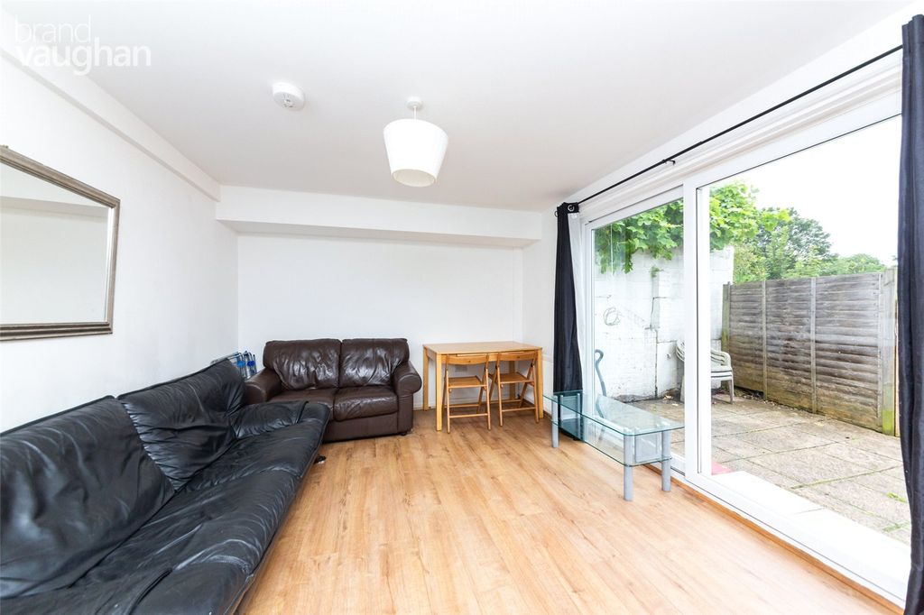 Property photo 2 of 33 Picture No. 25