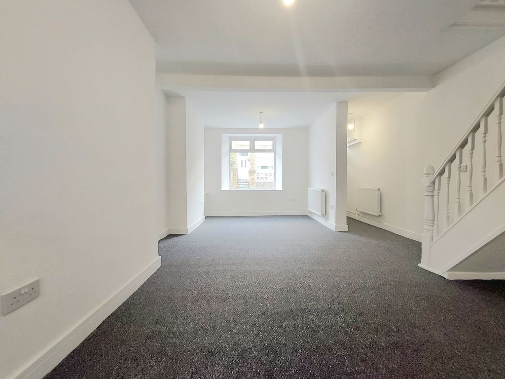 Property photo 2 of 27