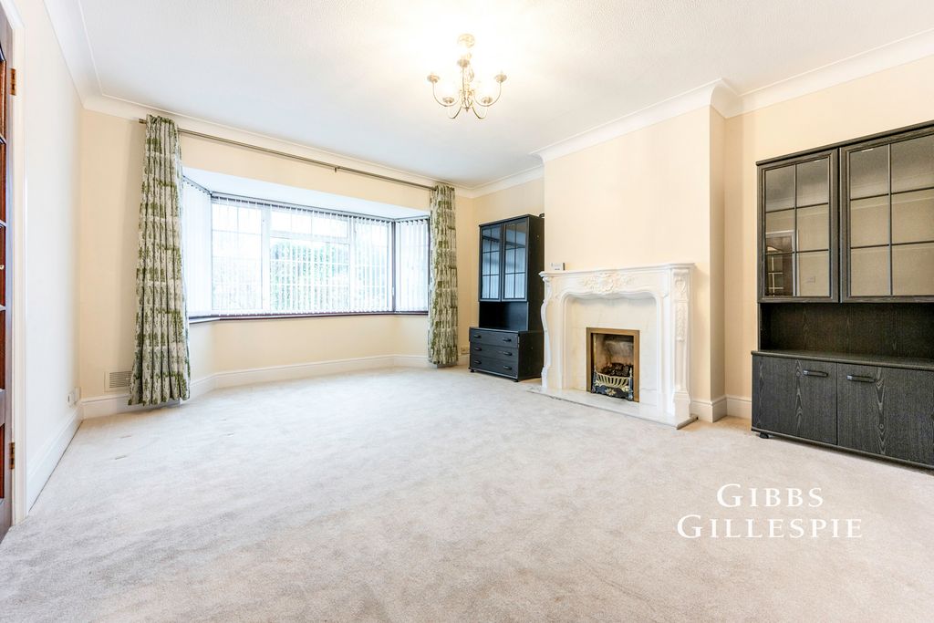 Property photo 3 of 10 Photo