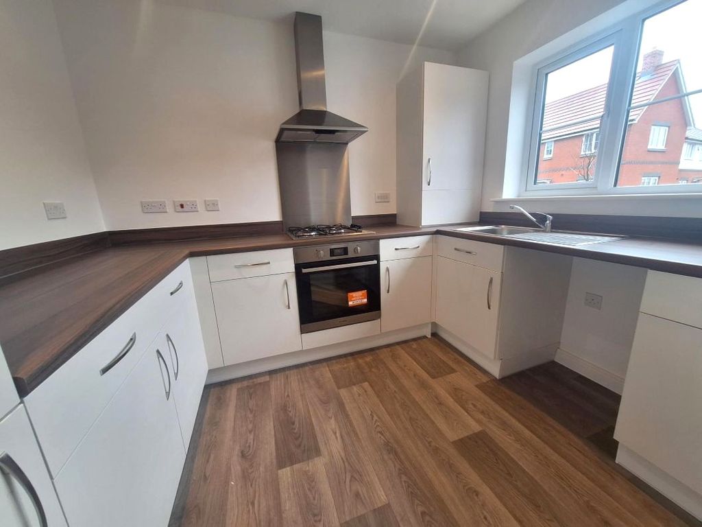 Property photo 2 of 9 Kitchen