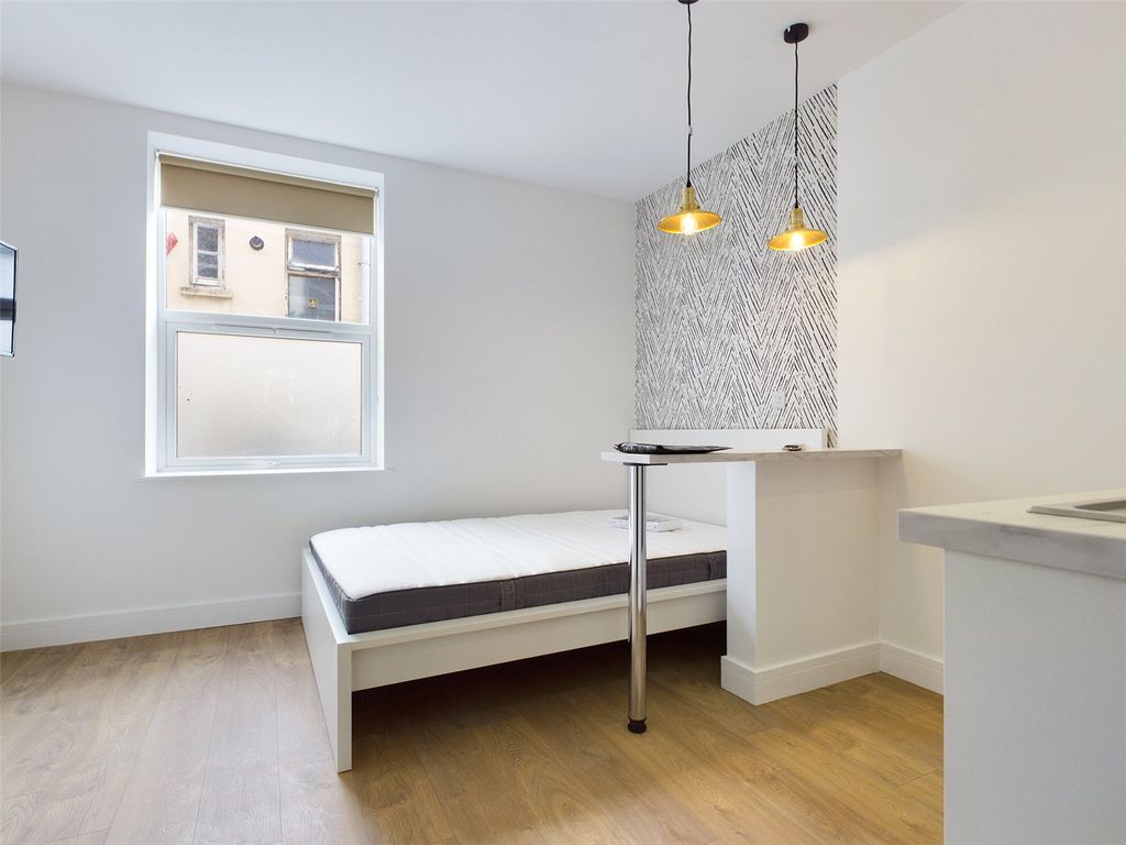 Property photo 1 of 5 Studio