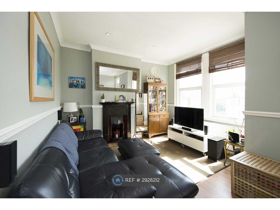 Property photo 1 of 13 Living Room