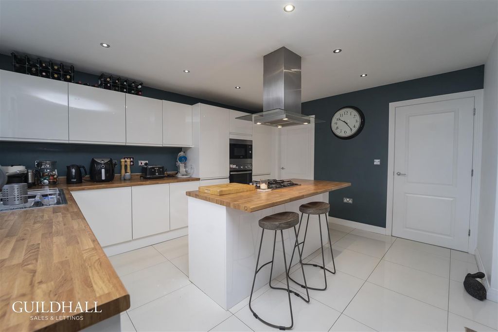 Property photo 2 of 34 Dsc00268.Png