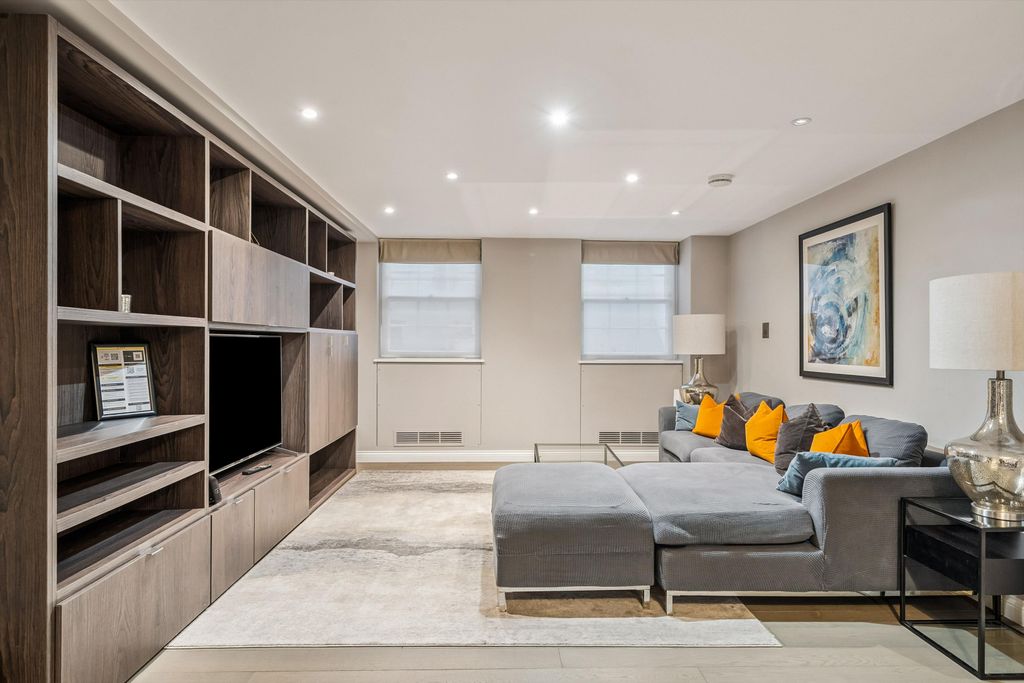 Property photo 3 of 12 Image