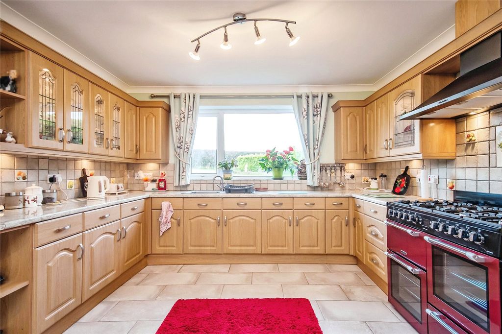 Property photo 2 of 32 Picture No. 10