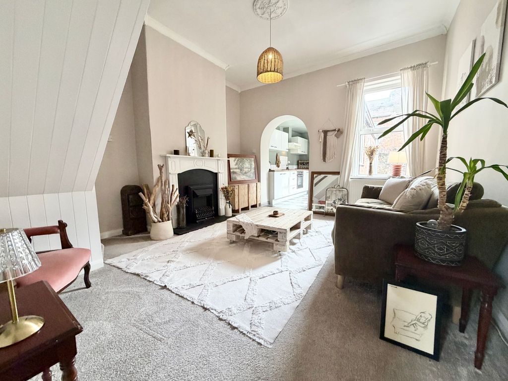 Property photo 2 of 13 Lounge