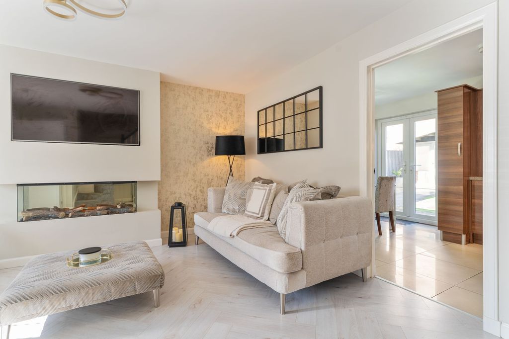 Property photo 2 of 30