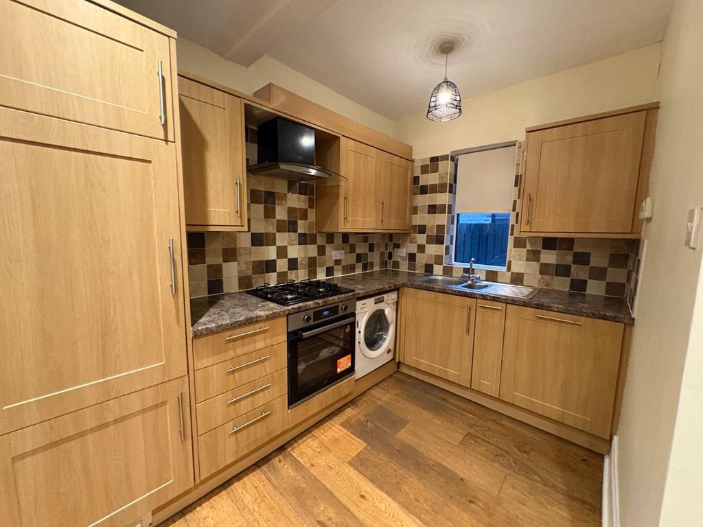 Property photo 2 of 16 Dining Kitchen