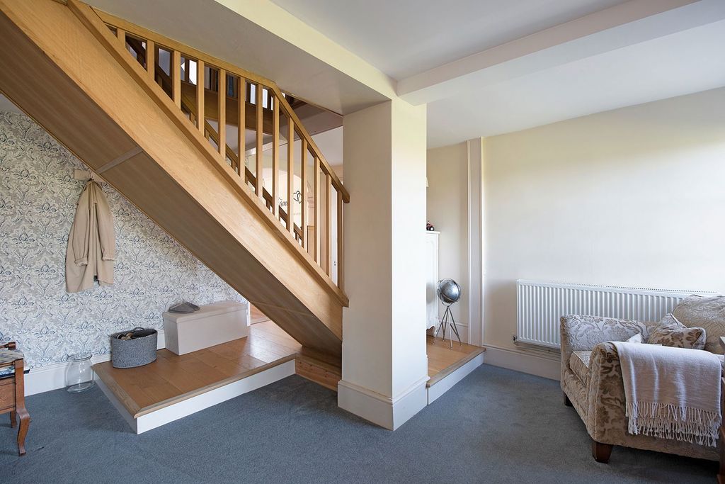 Property photo 3 of 49