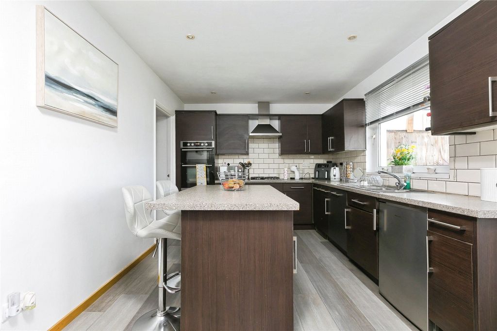 Property photo 3 of 22 Picture No. 28