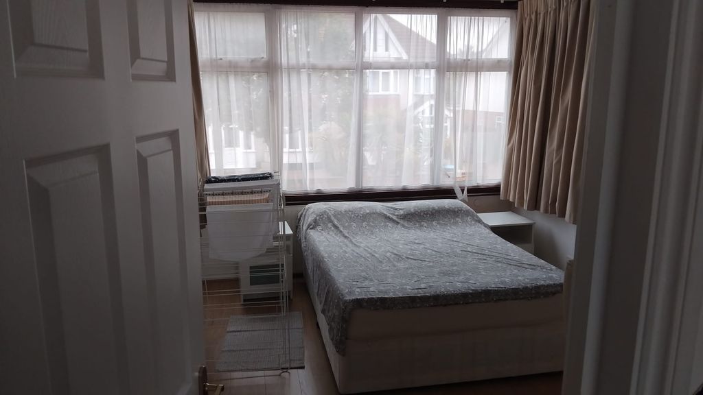 Property photo 1 of 10 Bedroom