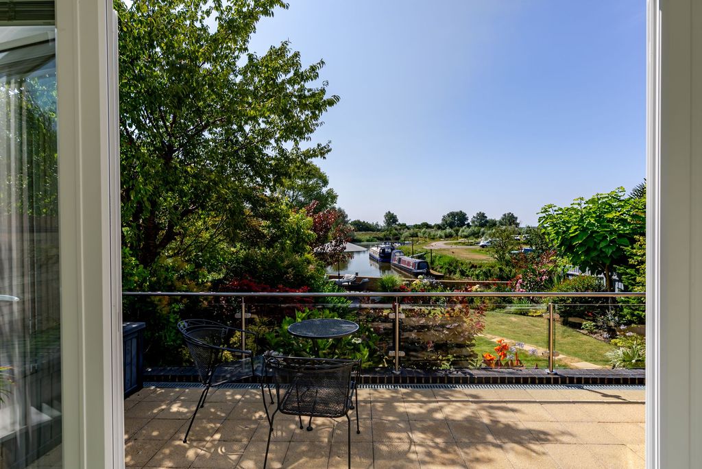Property photo 1 of 25