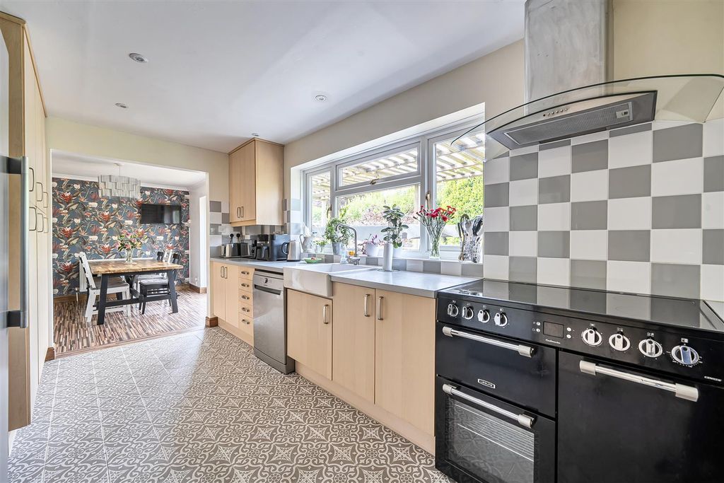 Property photo 3 of 14 Kitchen