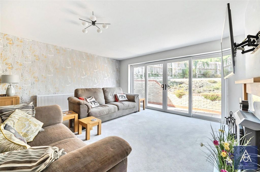 Property photo 2 of 17 Picture No. 33