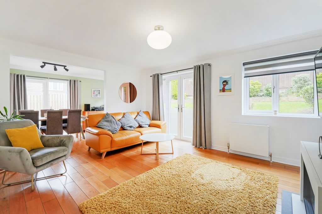 Property photo 3 of 35 Lounge