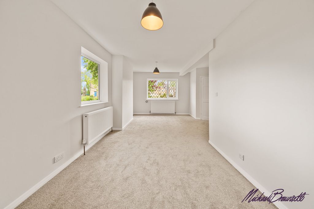 Property photo 2 of 25