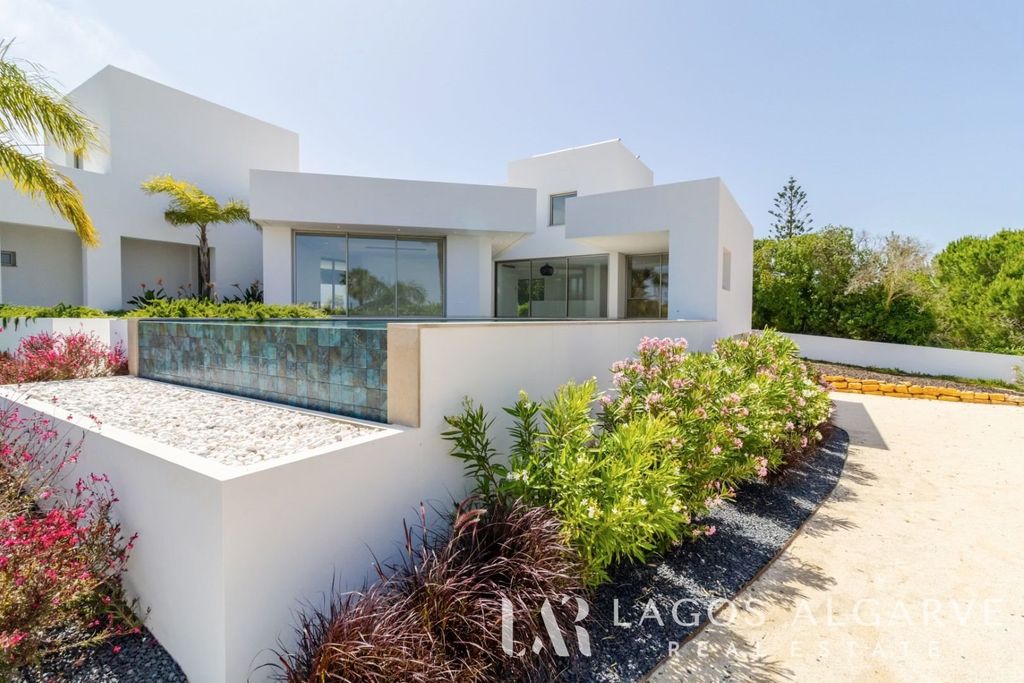 Property photo 1 of 47 Contemporary Luxury 5-Bedroom Villa With Sea Views, Infinity Pool And Sauna – Atalaia, Lagos