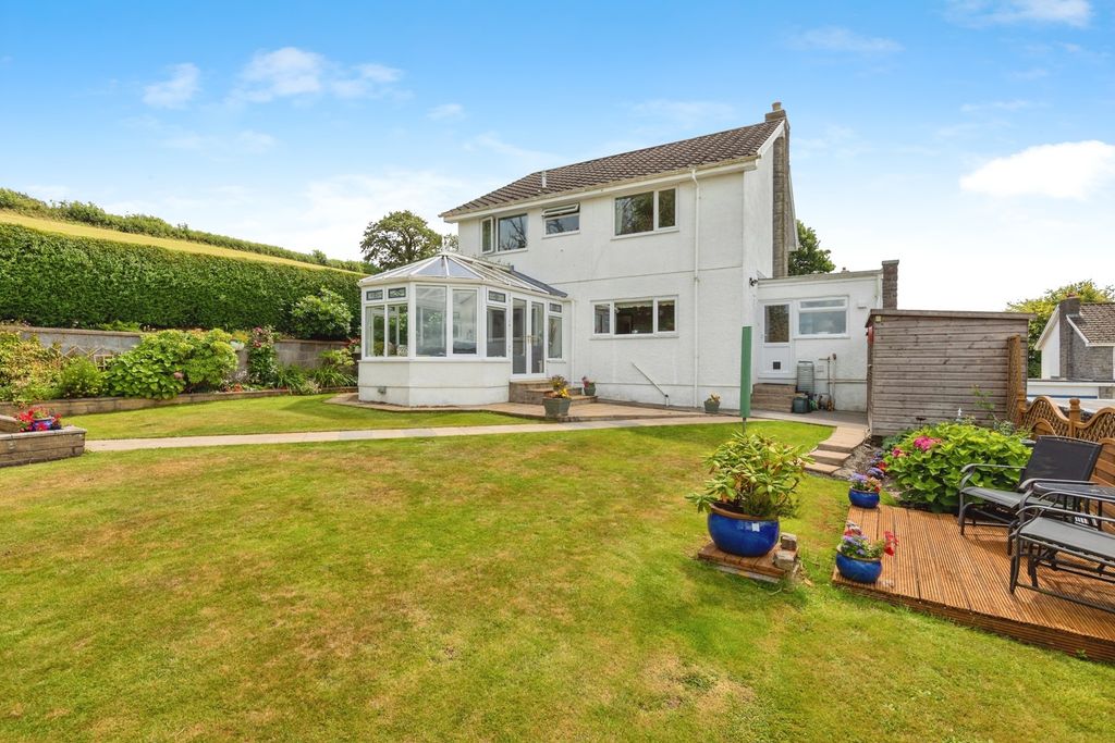 Property photo 2 of 17 Photo