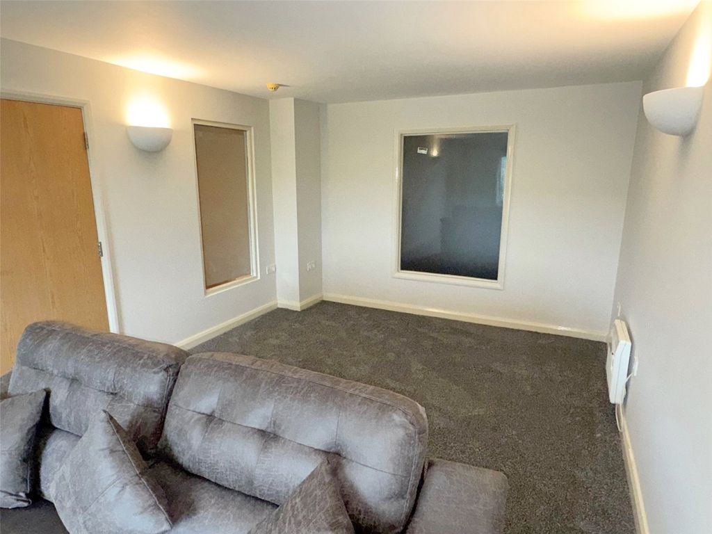 Property photo 2 of 9 Picture No. 12
