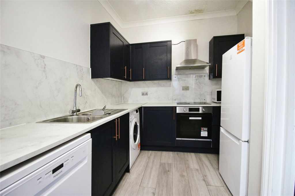Property photo 3 of 9 Kitchen